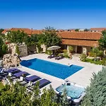 My Dalmatia - Olea With Private Heated Pool And Sauna Vakantiehuis